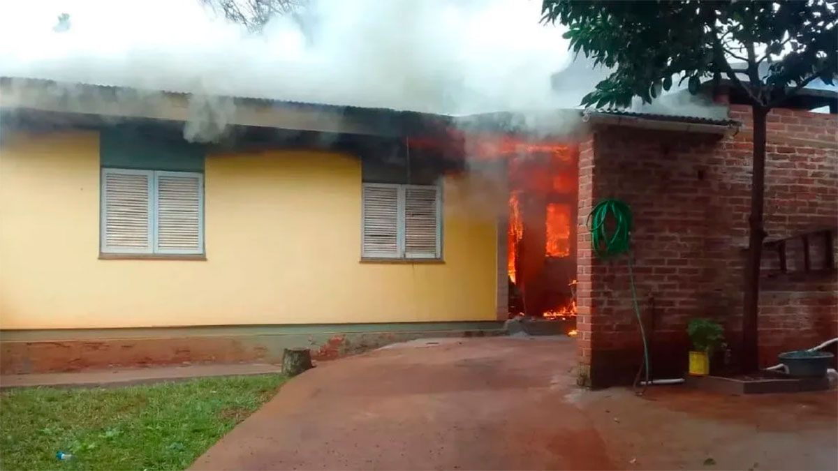 La víctima encendió una vela en conmemoración al presbítero y salió a buscar a su hija a la escuela. La víctima encendió una vela en conmemoración al presbítero y salió a buscar a su hija a la escuela.