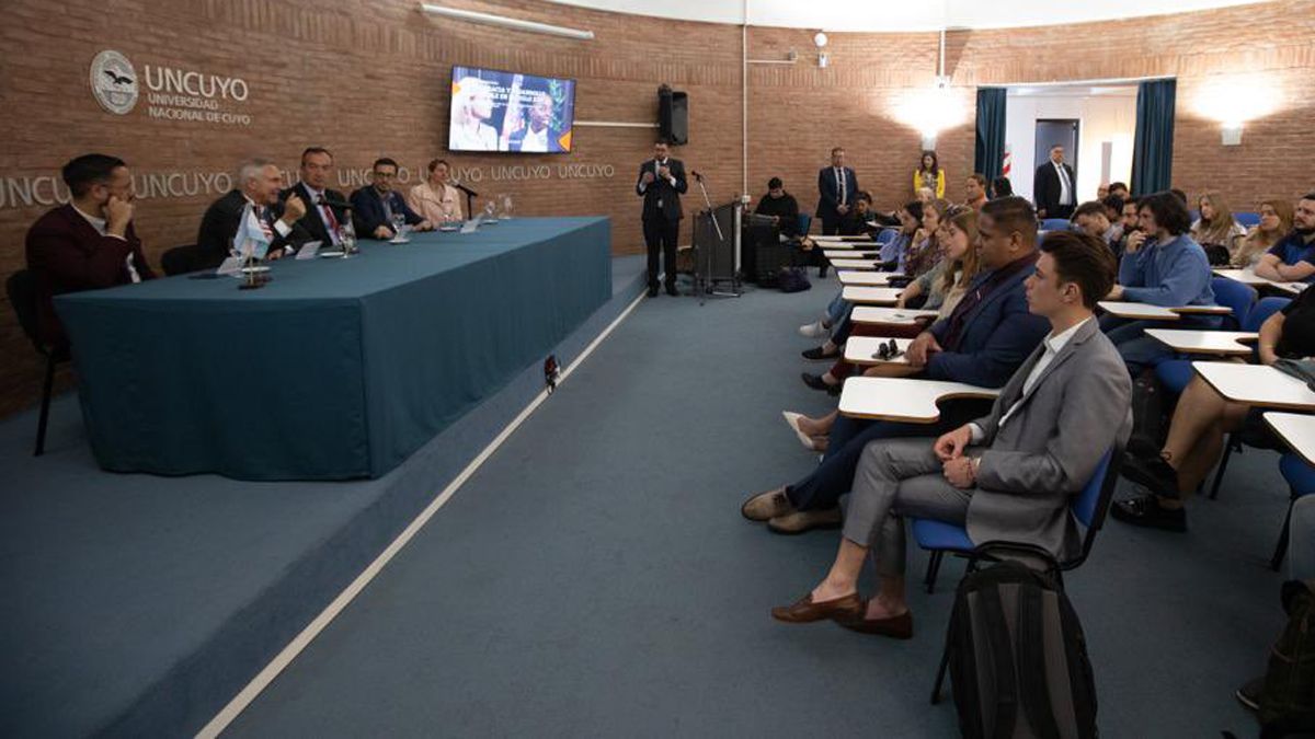 Marc Stanley se entusiasmó en la UNCuyo
