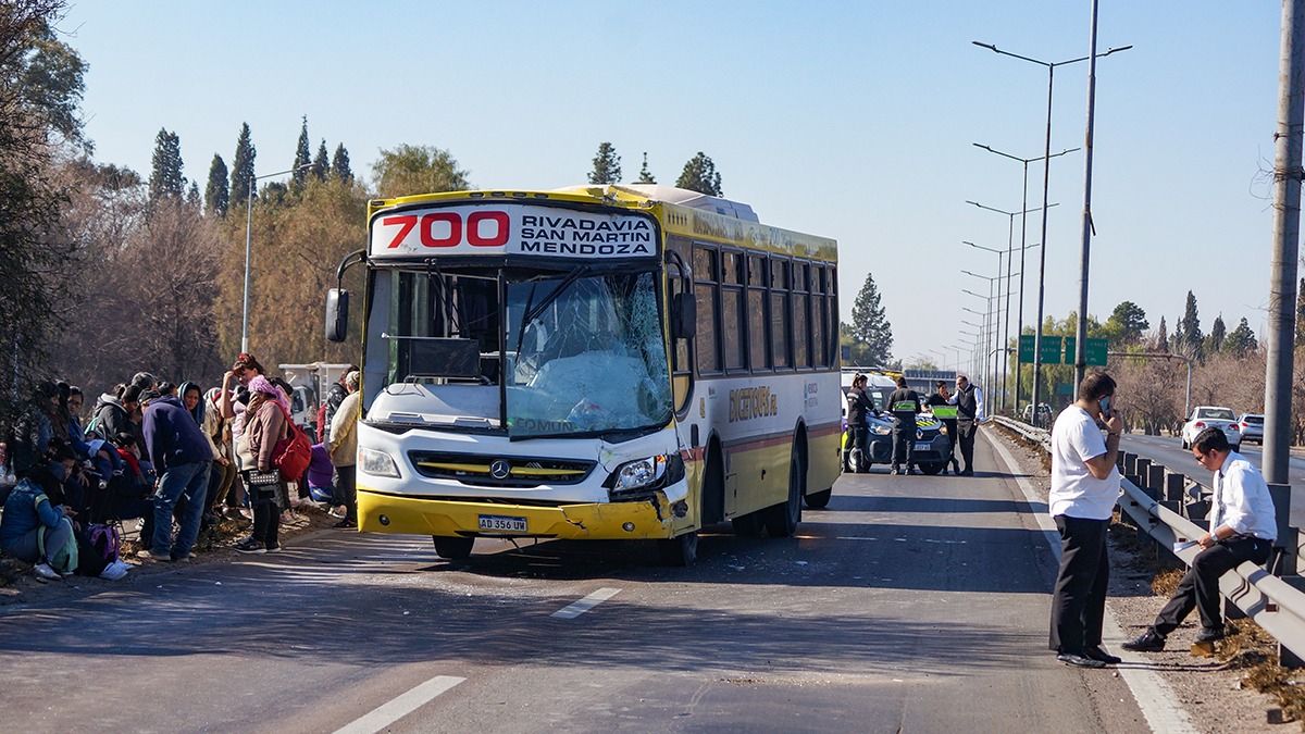 Además de los trastornos de tránsito por el corte de rutas del Polo Obrero, se produjo un choque en cadena en el Acceso Este.
