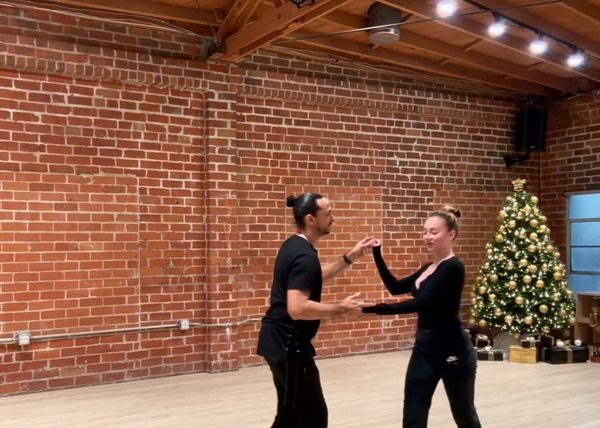 Ester Expósito es un éxito con sus looks desde Los Ángeles: mini vestido, print de lunares y más. Ester Expósito es un éxito con sus looks desde Los Ángeles: mini vestido, print de lunares y más.