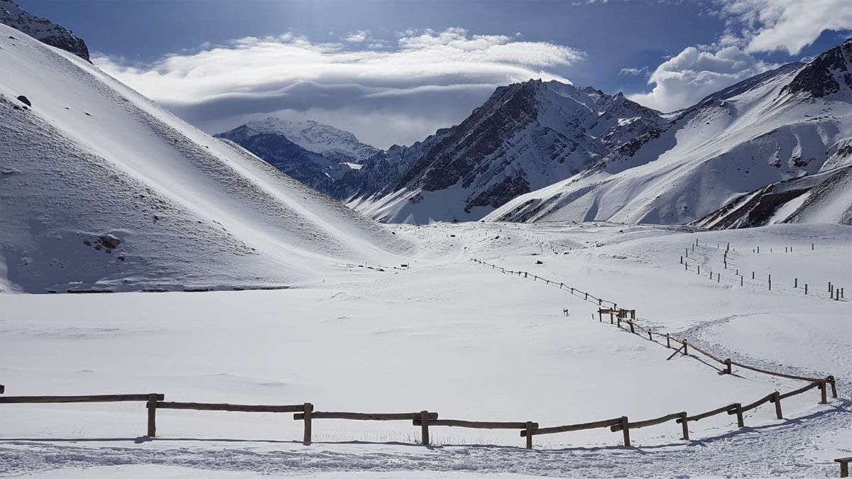 La vista del Aconcagua desde la Laguna de Horcones. La vista del Aconcagua desde la Laguna de Horcones.