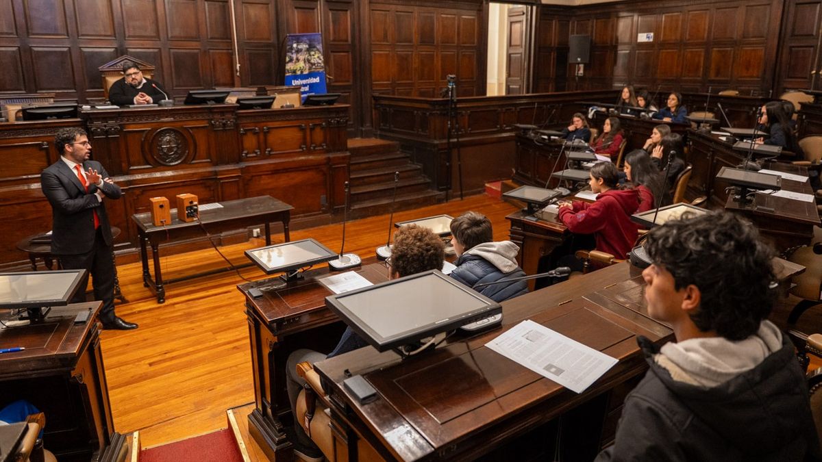Taller brindado por profesionales de la universidad en la Legislatura de la Provincia. Taller brindado por profesionales de la universidad en la Legislatura de la Provincia.