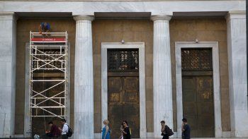 Grecia sale aliviada de  los planes de ayuda, pero sin que reine la euforia
