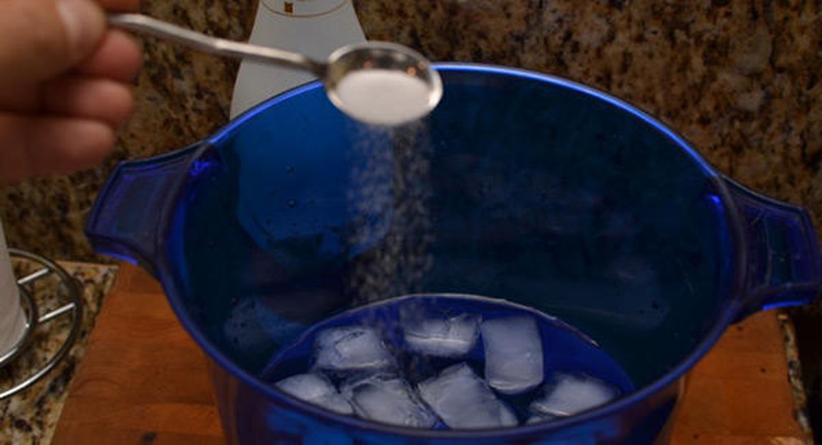 Rápido y en cualquier momento: la mezcla de tres ingredientes que es ideal para enfriar una bebida Rápido y en cualquier momento: la mezcla de tres ingredientes que es ideal para enfriar una bebida