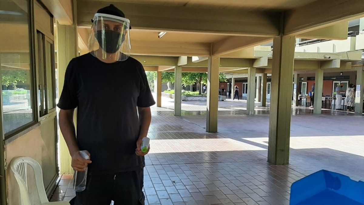 En los colegios de la UNCuyo, como el Martín Zapata, no habrá clases presenciales por 21 días.