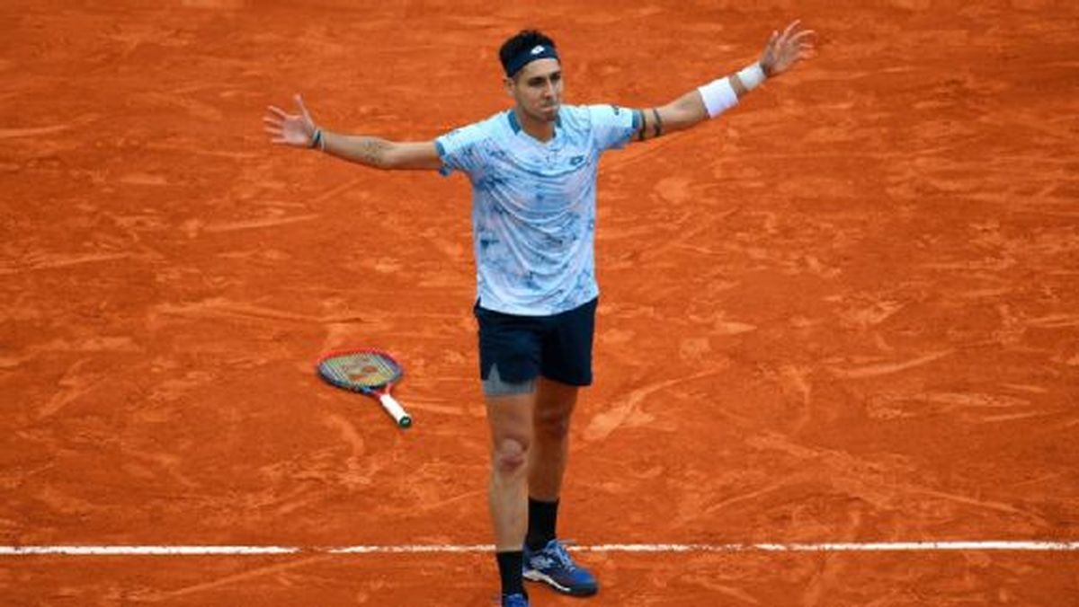 Alejandro Tabilo venció a Novak Djokovic en sets corridos. Alejandro Tabilo venció a Novak Djokovic en sets corridos.