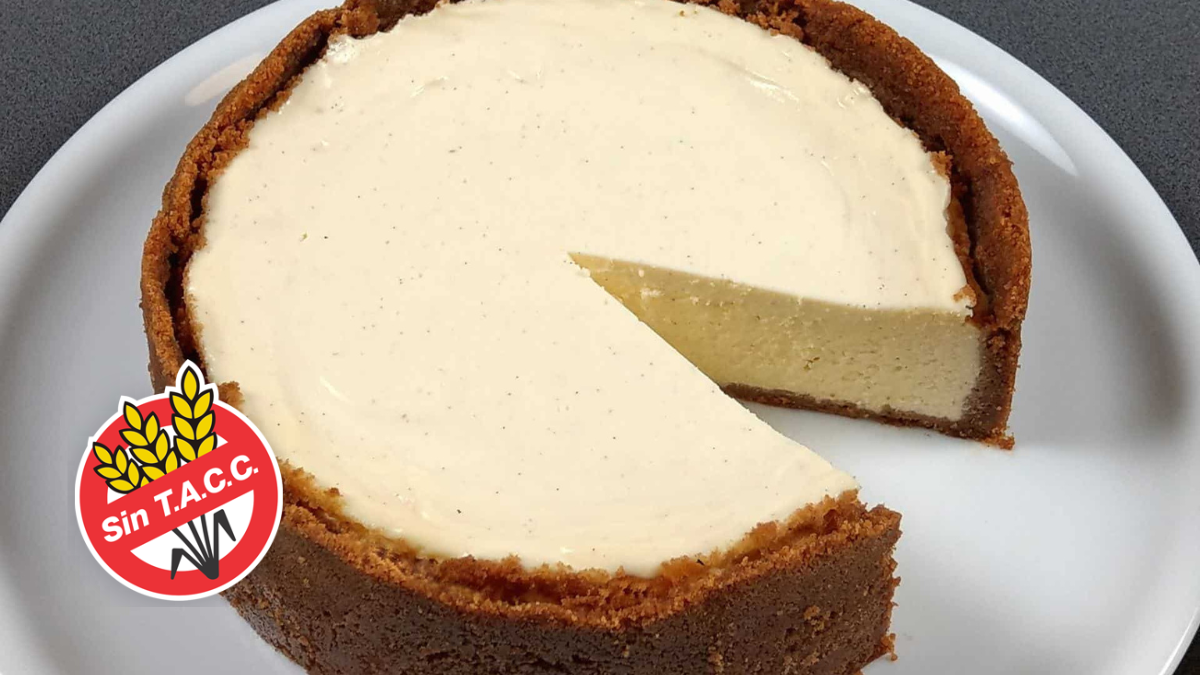 Puedes comer tu cheesecake sin TACC con mermelada de frutilla o frutos rojos o sola. Puedes comer tu cheesecake sin TACC con mermelada de frutilla o frutos rojos o sola.