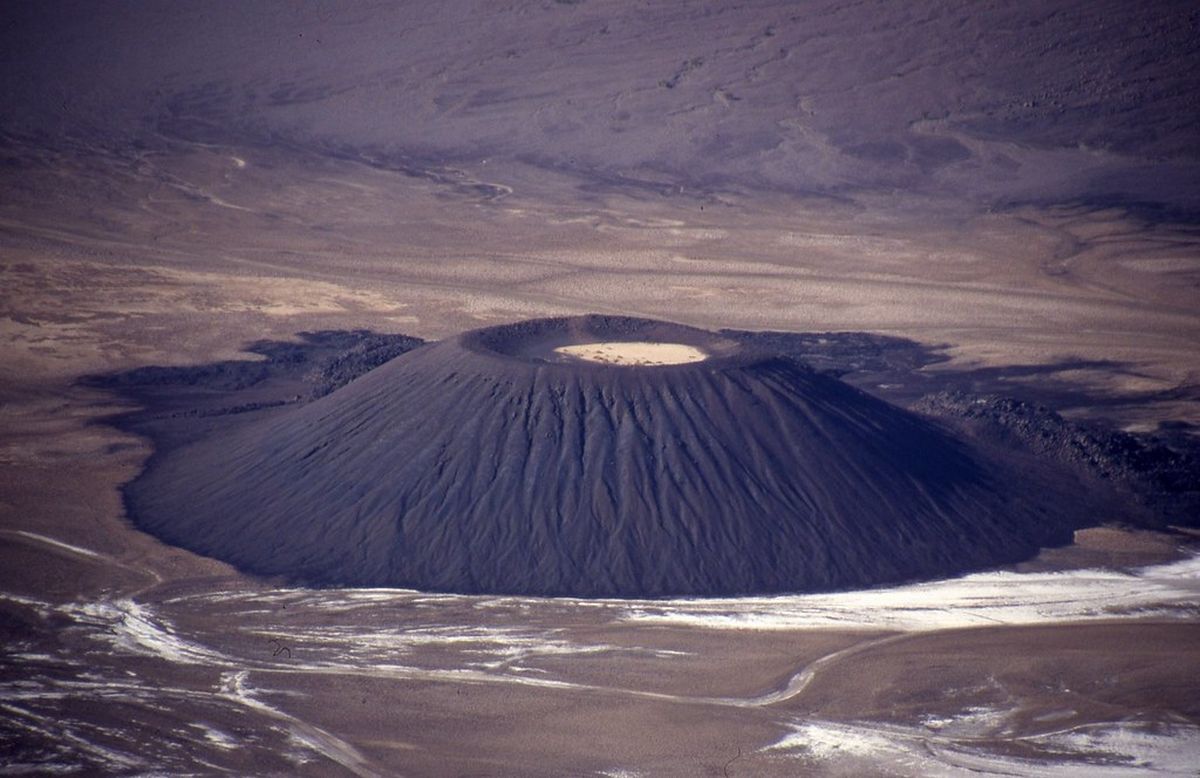 El cráter de Trou au Natron tuvo un lago de agua dulce durante miles de años.