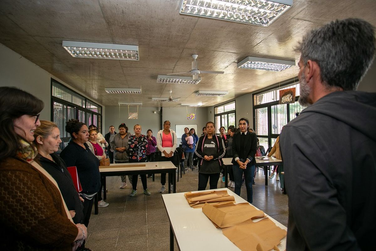 Este proyecto permitirá capacitar a unas 50 mujeres en los primeros meses de capacitación. Este proyecto permitirá capacitar a unas 50 mujeres en los primeros meses de capacitación.