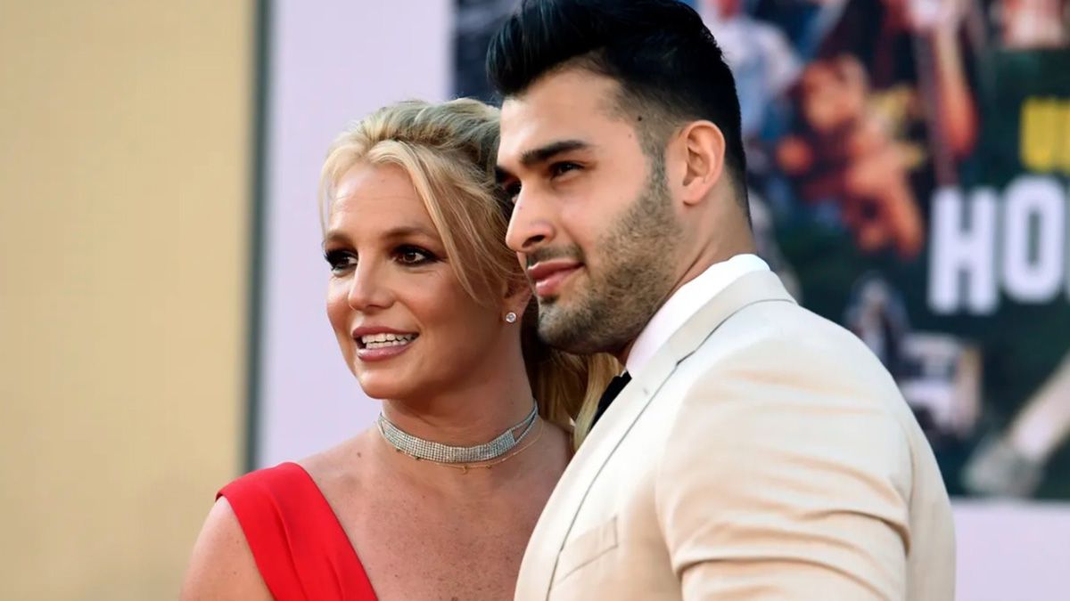 La popular cantante estadounidense Britney Spears y su pareja &nbsp;Sam Asghari anunciaron la triste noticia en su cuenta de Instagram
