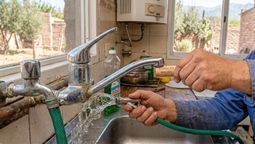 Así es como puedes recuperar la presión de agua utilizando un corcho