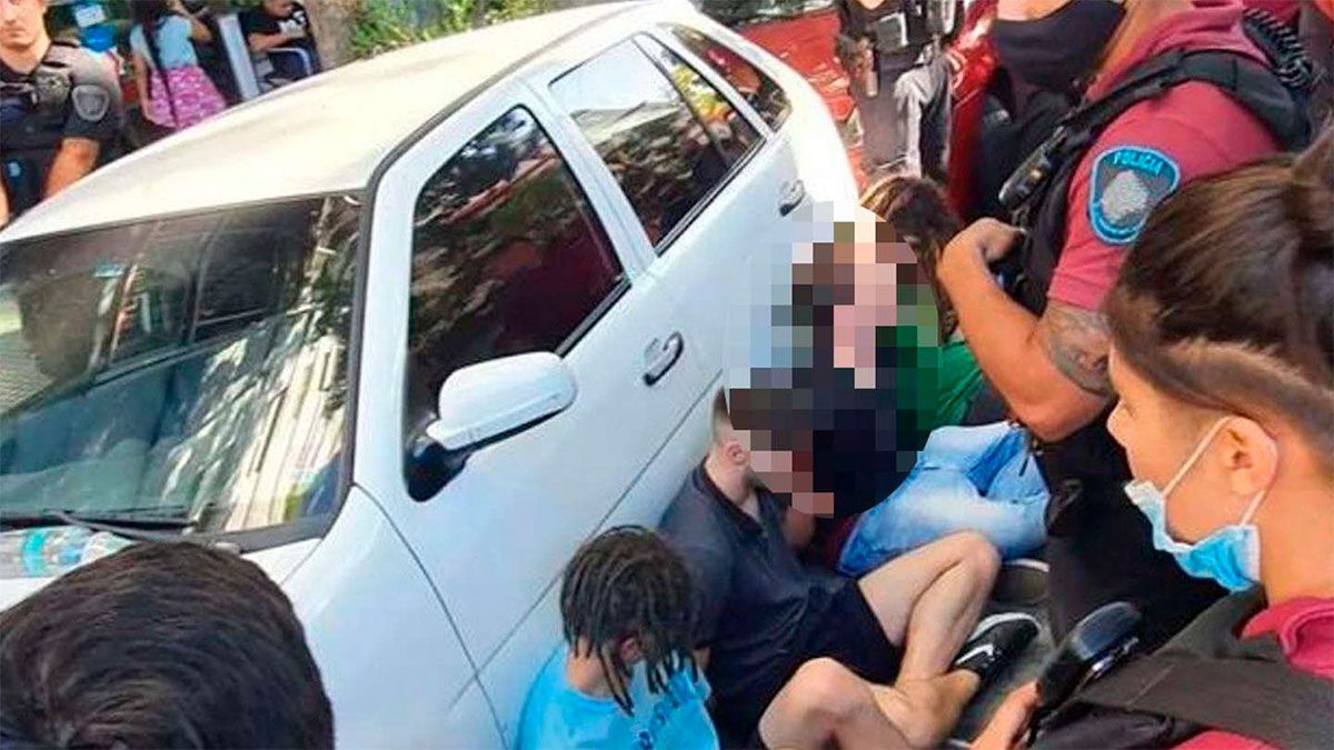 Los seis jóvenes acusados de violar a una chica dentro de un auto