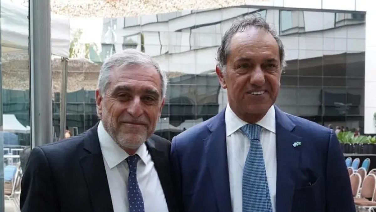 José Zuccardi y Daniel Scioli en el Desayuno de Coviar en la Fiesta Nacional de la Vendimia. En entonces embajador en Brasil, fue luego Ministro de Desarrollo Productivo en reemplazo de Matías Kulfas, y más tarde volvió a su cargo de embajador en el vecino país.