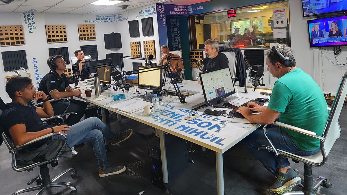 Daniel Vila, en una de sus visitas a Ovación 90, el espacio deportivo de Radio Nihuil. Daniel Vila, en una de sus visitas a Ovación 90, el espacio deportivo de Radio Nihuil.