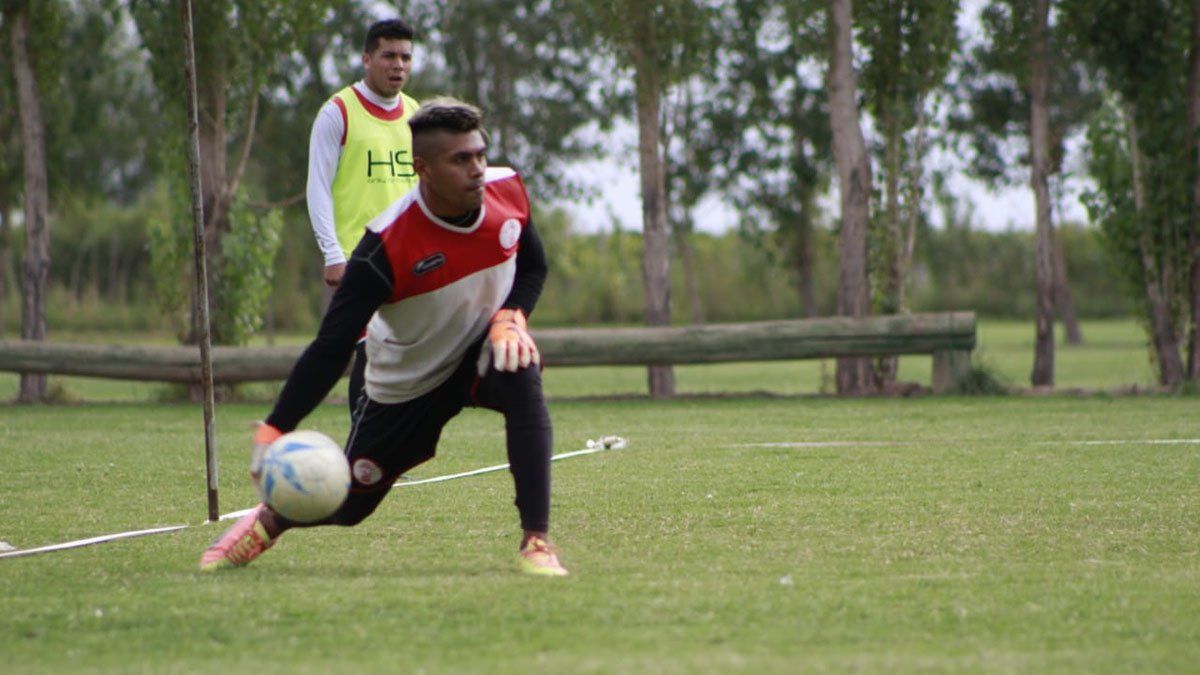 Daniel Moyano es el arquero de Huracán Las Heras.