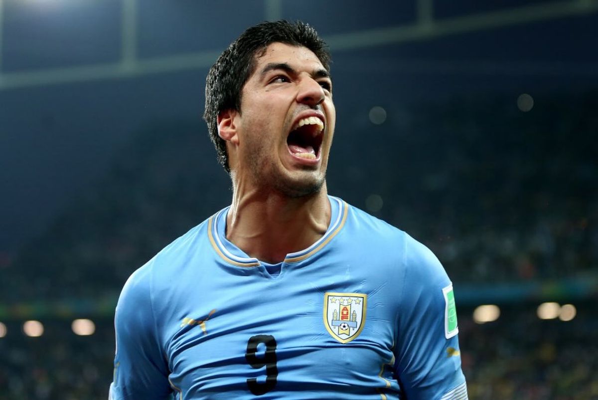 Luis Su&aacute;rez tuvo problemas con la Selecci&oacute;n luego de su despedida.