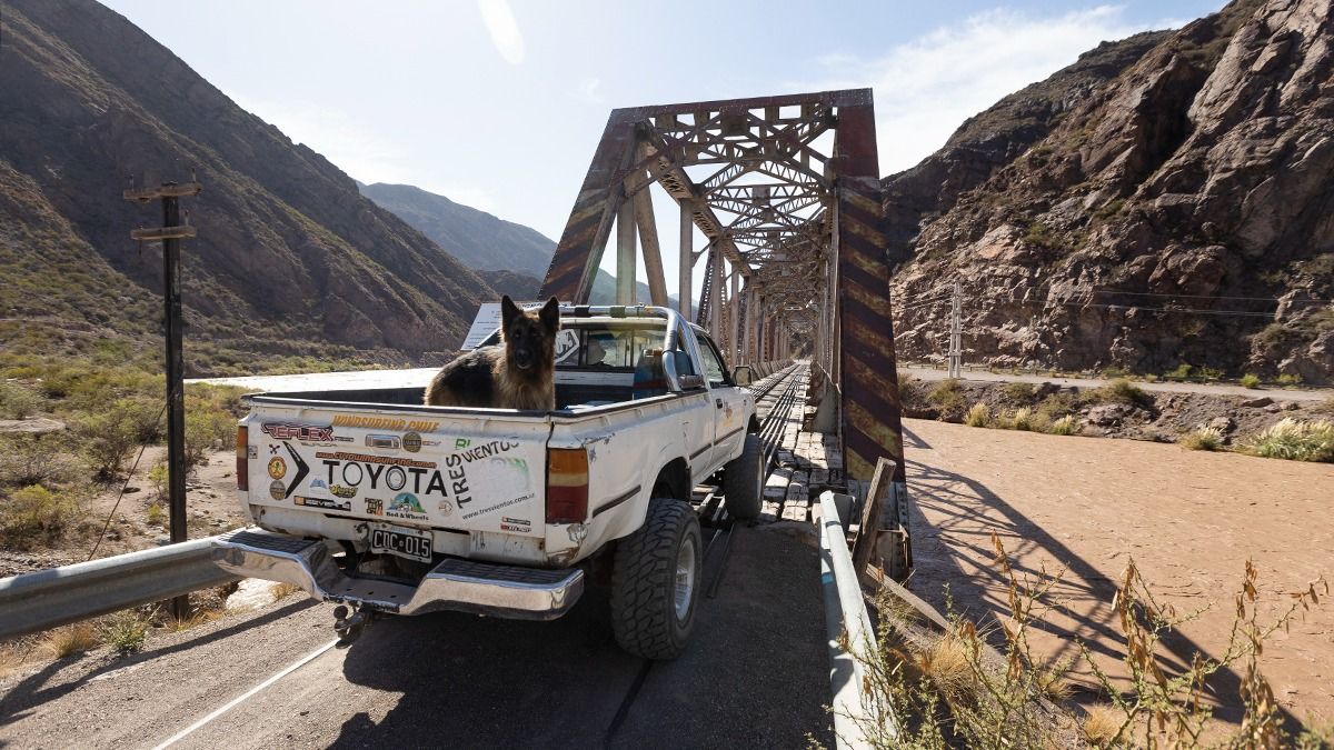 El agua baja desde Luján y afecta las napas de zonas ubicadas más abajo.