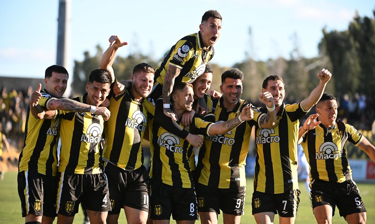 Solís (arriba de la montaña) y Silba (9) dejaron su marca en Gimnasia y Esgrima.