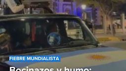 Bocinazos y humo: la plaza de Godoy Cruz a tono con los festejos de la Selección