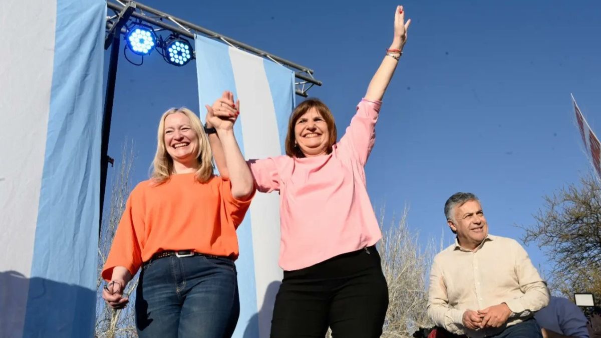 La vicegobernadora Hebe Casado y la ministra de Seguridad Nacional Patrica Bullrich. Las supuestas Thelma y Louise de la política argentina. La foto es en Mendoza en agosto del 2023.