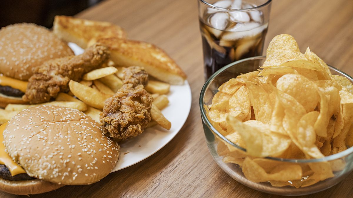 Los aditivos de los alimentos ultraprocesados alteran la microbiota intestinal y el sistema inmunológico.