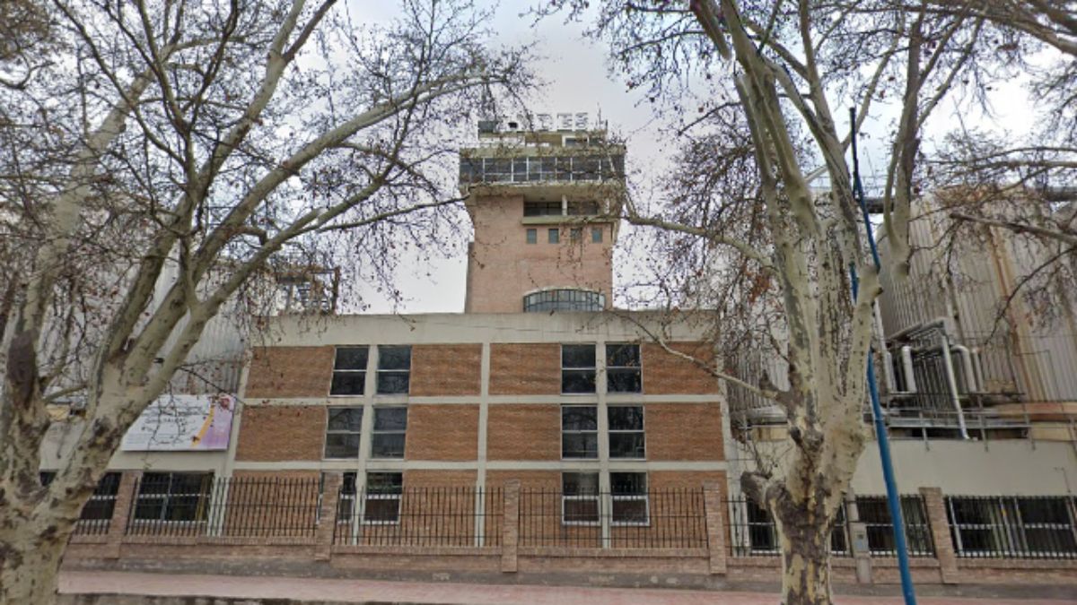 La famosa torre de la cervecería Andes, en su eterno emplazamiento de carril Cervantes, en Godoy Cruz, donde se inauguró en 1921 la cervecería más grande el Oeste argentino, y que creció junto a los mendocinos, formando parte de sus vidas.