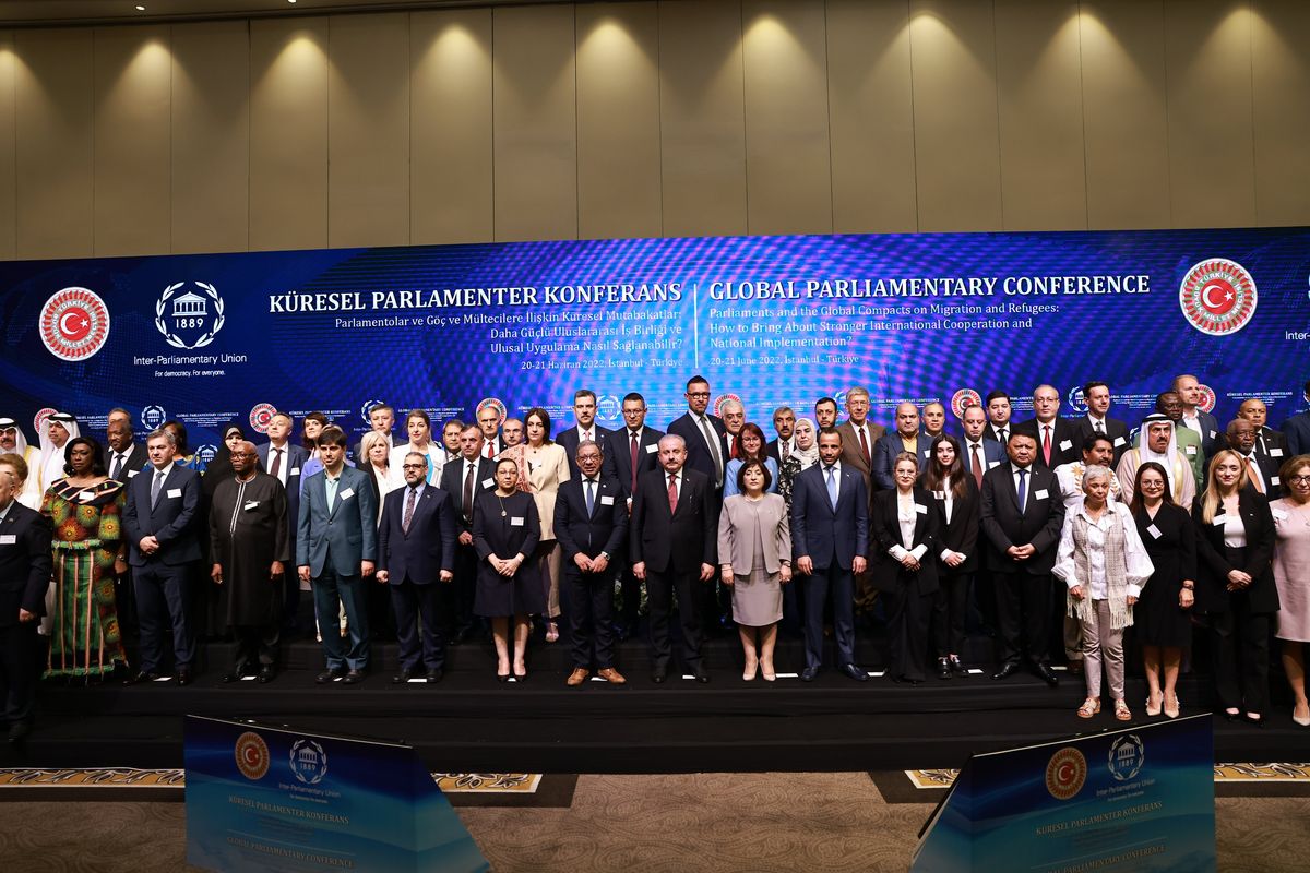 En la fila de abajo, del lado derecho, Anabel Fernández Sagasti en la foto con parlamentarios de todo el mundo.