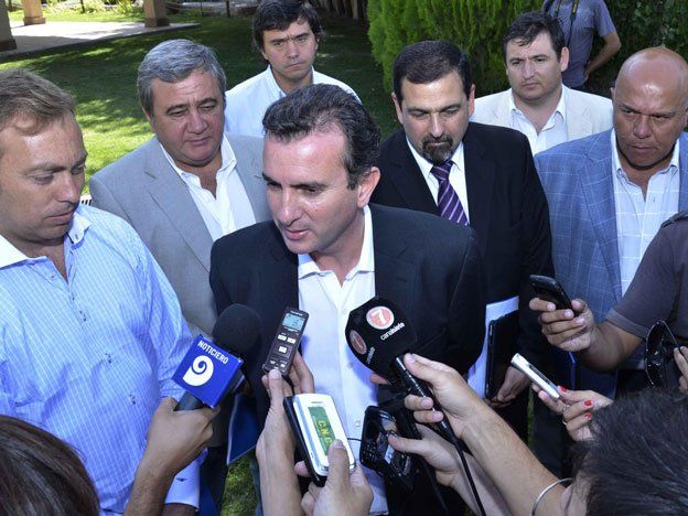 Paco Pérez suspendió la reunión que le pidieron los intendentes justicialistas y se complica la interna