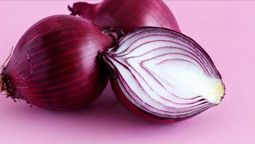 La cebolla morada tiene muchísimas propiedades y beneficios