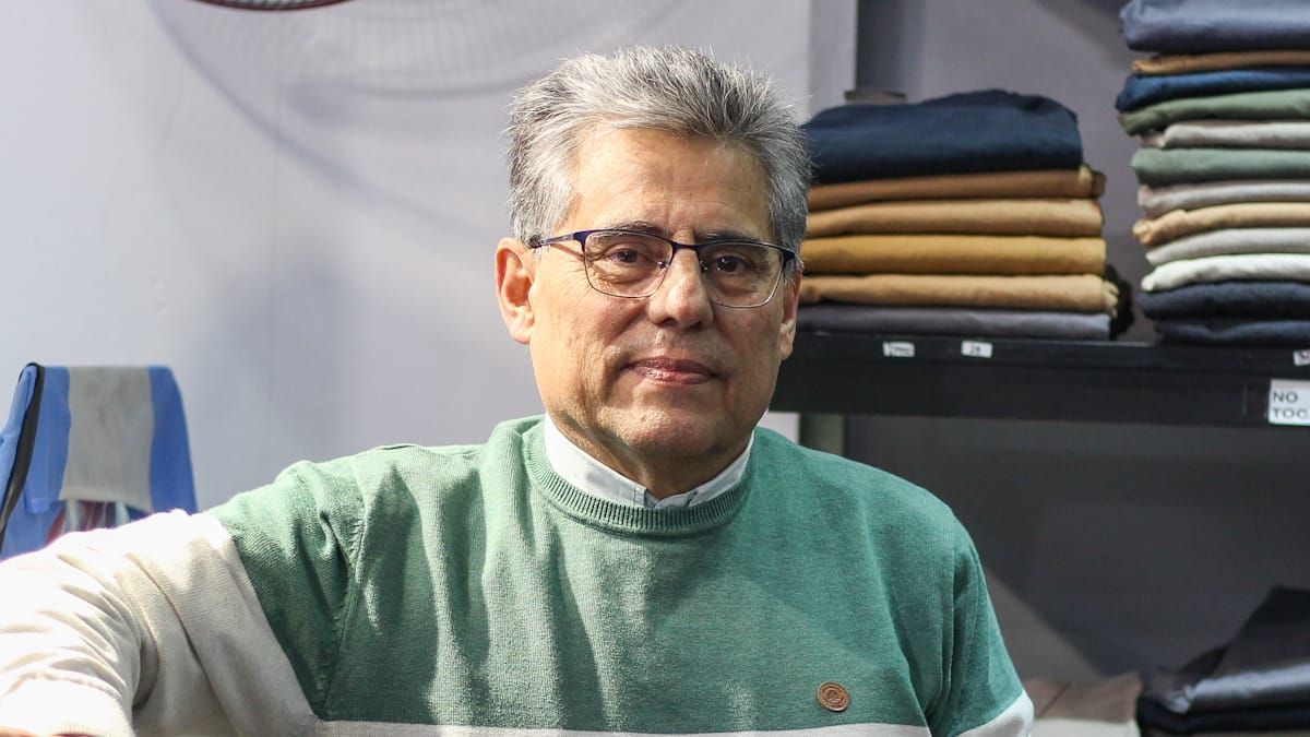 Eduardo Flores se levanta cada mañana pensando en su familia.