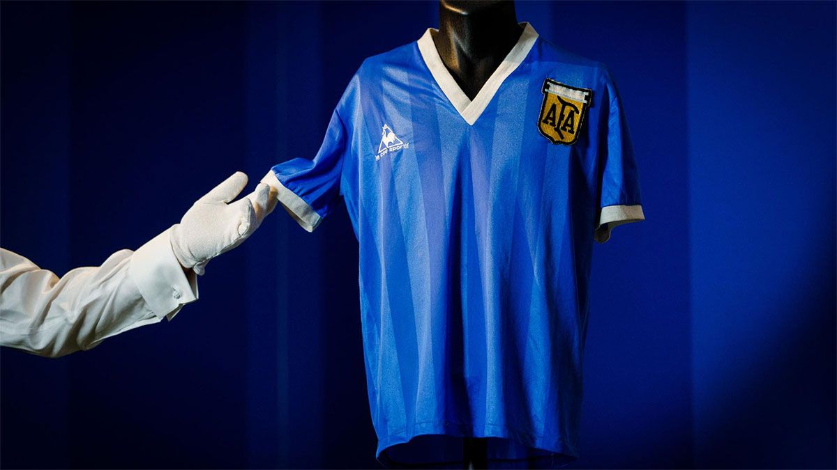 La casa de subastas Sothebys informó sobre la venta récord de la camiseta que utilizó Diego Maradona en el Mundial del 86.