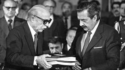 El presidente Raúl Alfonsín crea la Comisión Nacional sobre la Desaparición de Personas (CONADEP).