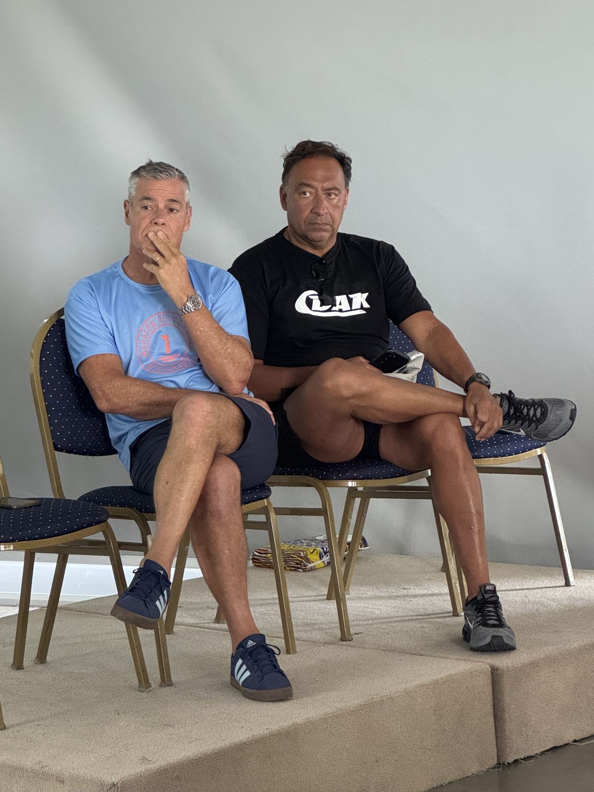 Gustavo Oriozabala durante el briefing previo a la carrera Santa Fe- Coronda, donde fue homenajeado.