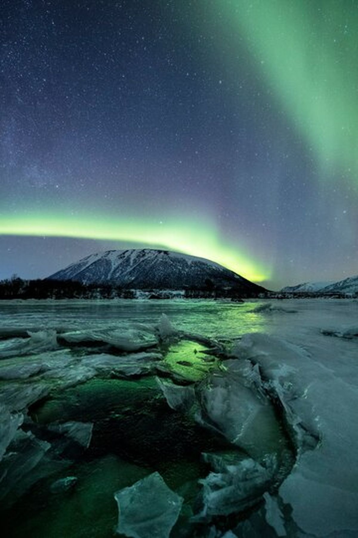 Si estás en Montana, Dakota del Norte, Wisconsin y Maine, podrás tener la suerte de ver este maravilloso fenómeno de luces en el cielo nocturno. Si estás en Montana, Dakota del Norte, Wisconsin y Maine, podrás tener la suerte de ver este maravilloso fenómeno de luces en el cielo nocturno. 