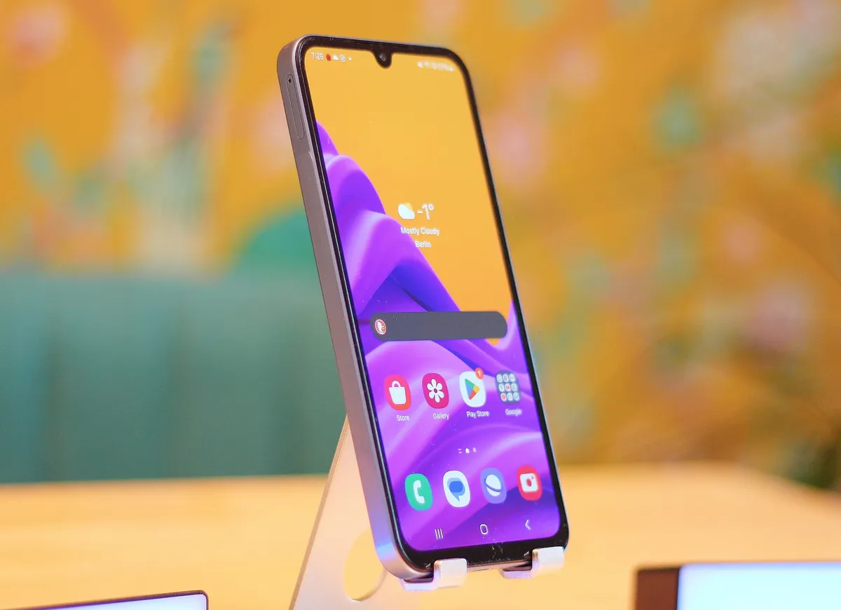 La pantalla es uno de los puntos fuertes de este teléfono de Samsung. La pantalla es uno de los puntos fuertes de este teléfono de Samsung.