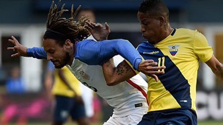 Se puso áspero en Seattle: el árbitro repartió tarjetas