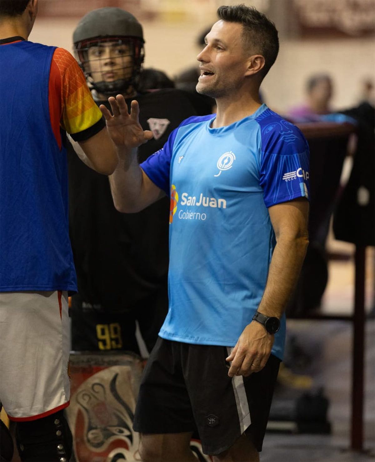 Esteban &Aacute;balos es una pasionado del hockey.