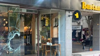 Otra vez rompieron una vidriera y robaron en un café ubicado en la zona de Tribunales Otra vez rompieron una vidriera y robaron en un café ubicado en la zona de Tribunales