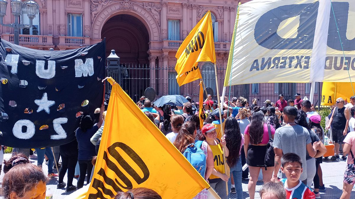 El piquete del Movimiento Izquierda Juventud Dignidad en Buenos Aires. El piquete del Movimiento Izquierda Juventud Dignidad en Buenos Aires.
