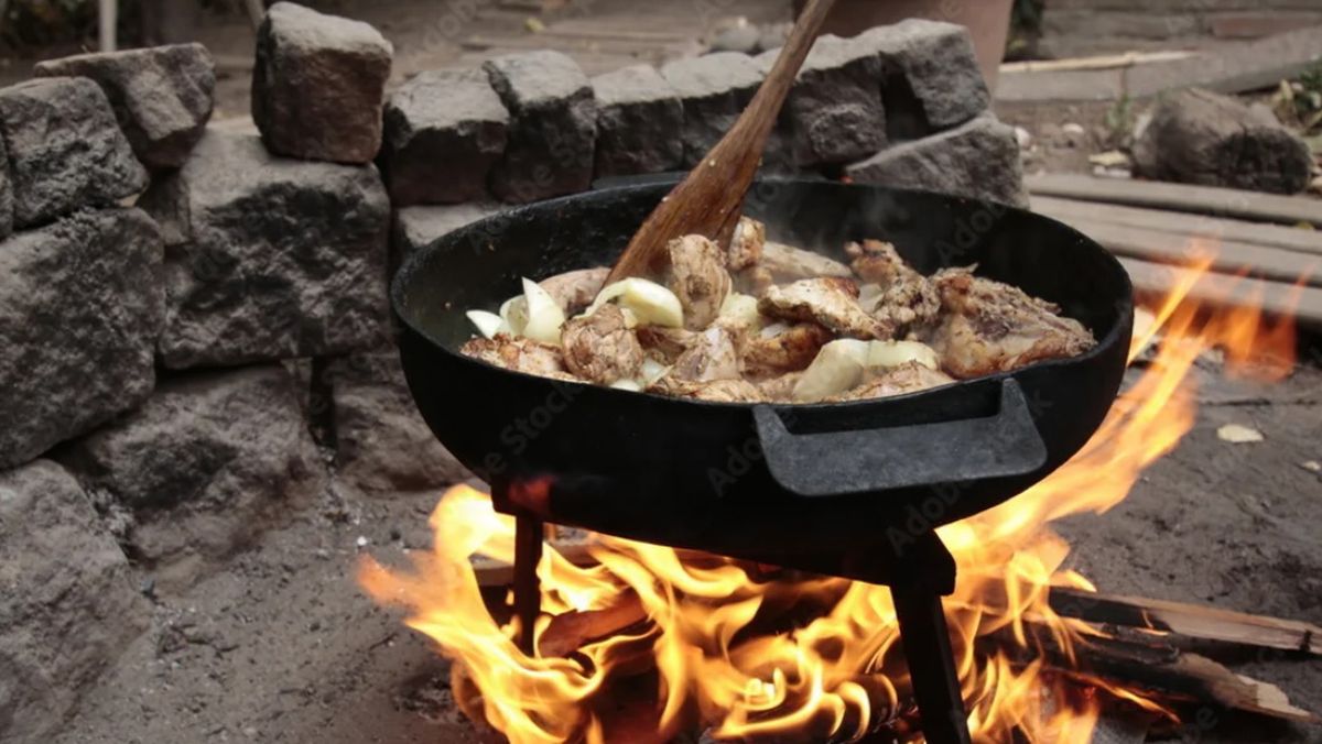 Pollo frito al disco: el truco argentino para que quede tierno