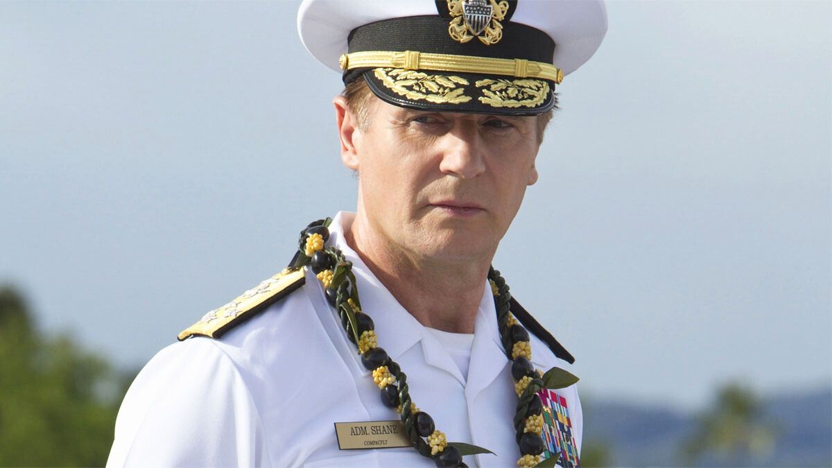 El actor Liam Neeson interpreta al Almirante Terrence Shane en la película de Netflix.