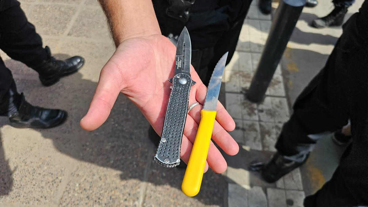 Se secuetraron armas, pirotecnia y drogas. Se secuetraron armas, pirotecnia y drogas.