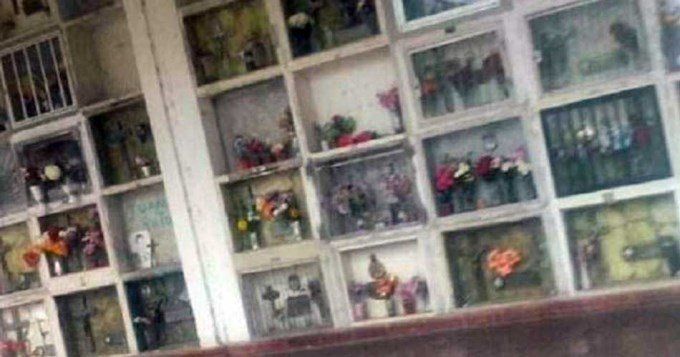 Sacó fotos en el cementerio y dice haber captado un espectro