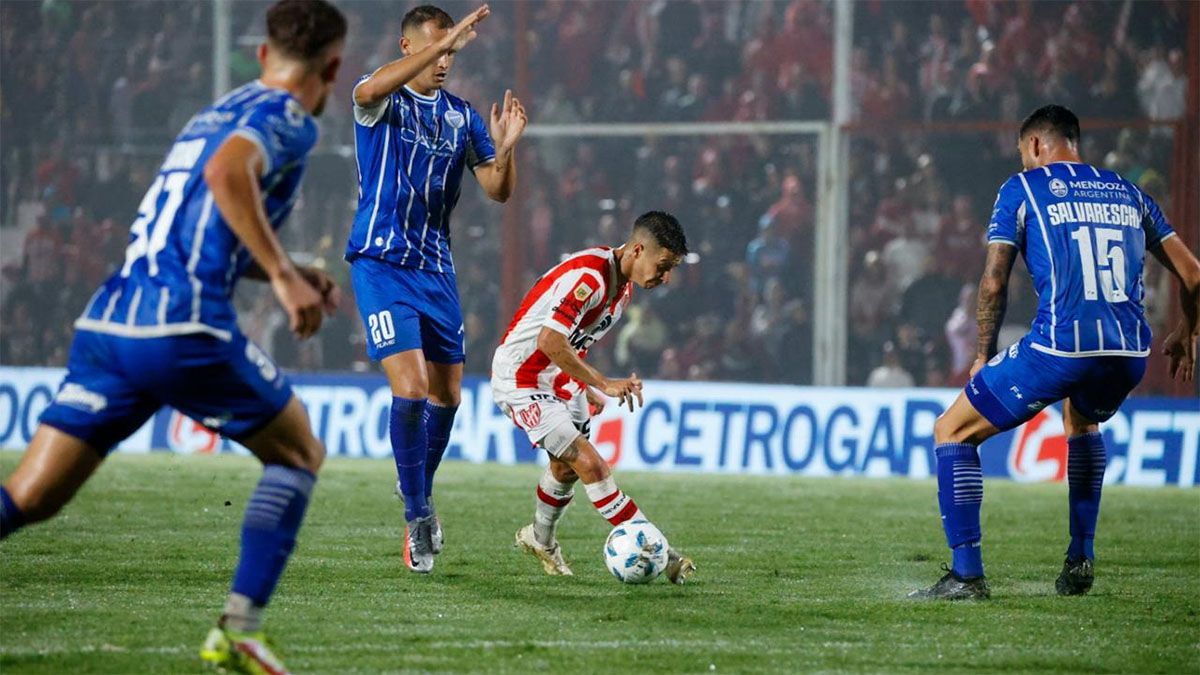 Godoy Cruz venció a Instituto en Córdoba.