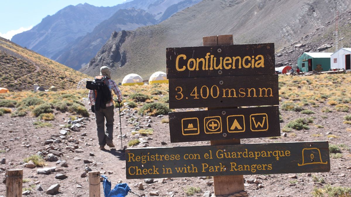 Una de las actividades que pueden realizar quienes no son expertos en la montaña es el trekking por el día hasta el primer campamento de Aconcagua. Imagen ilustrativa. Una de las actividades que pueden realizar quienes no son expertos en la montaña es el trekking por el día hasta el primer campamento de Aconcagua. Imagen ilustrativa.