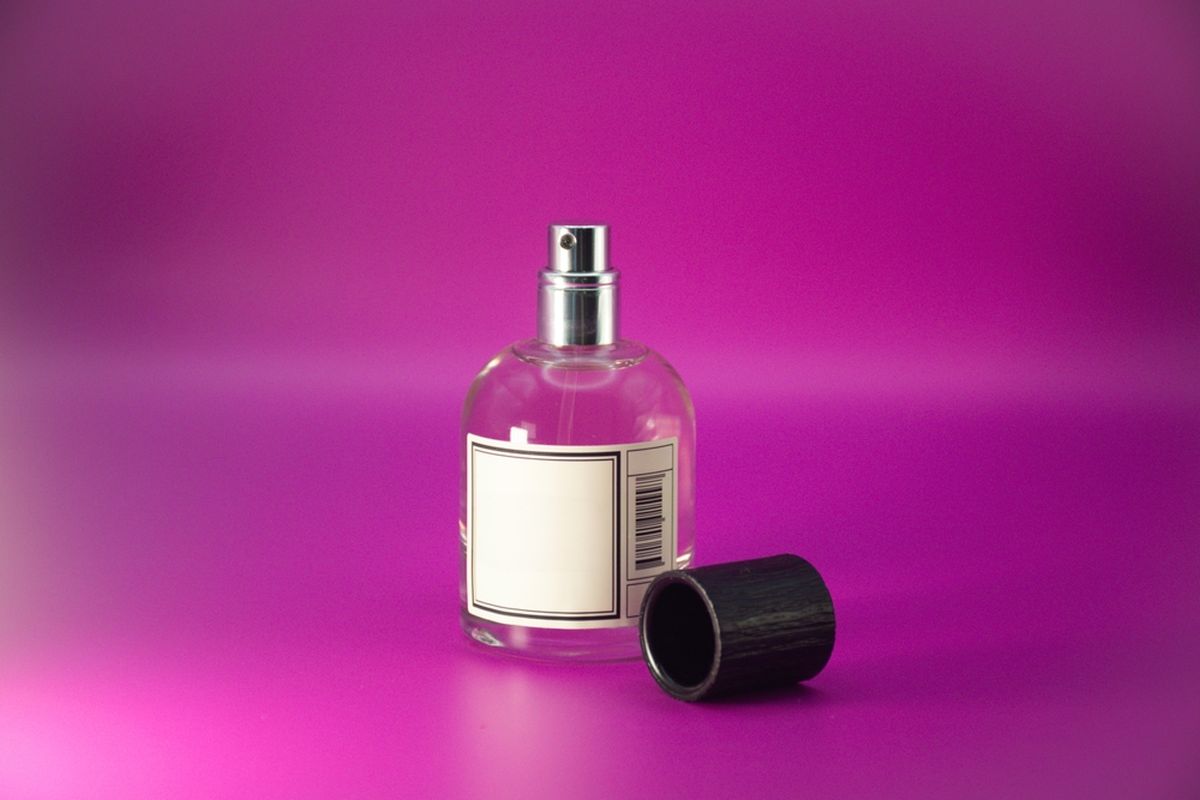 Los frascos de perfume pueden tener otra utilidad gracias a esta idea de reciclaje.