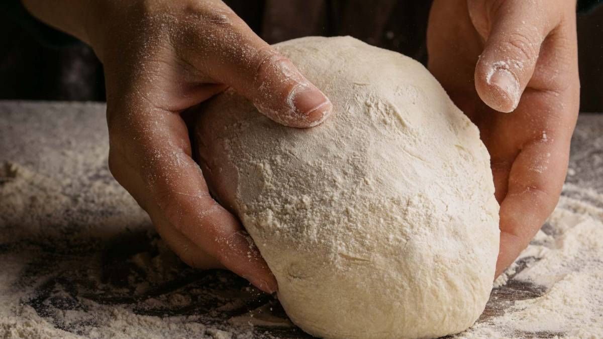 Recetas: cómo hacer la masa para pizza esponjosa y crujiente con 5 ingredientes. Recetas: cómo hacer la masa para pizza esponjosa y crujiente con 5 ingredientes.