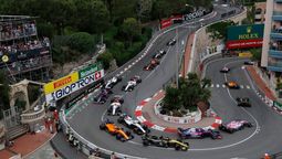 Un video que dejó a todos boquiabiertos: Un chico mostró cómo disfruta la carrera de Formula 1 no en un palco ni en la tribuna, sino ¡desde el balcón de su casa!
