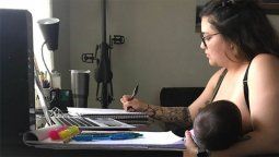 Incomprensible. Un profesor prohibió que amamanten a una bebé.