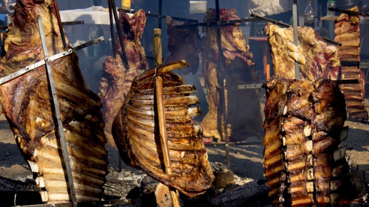 El pueblo con encanto rural que se distingue por su asado a la estaca